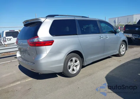 2020 Toyota Sienna Le z USA, uszkodzony, nr VIN 5TDKZ3DC1LS080737
